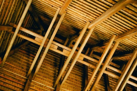 Pourquoi opter pour une charpente en bois traditionnelle ?